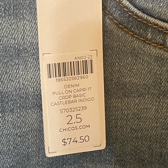 CHICO 17 in DENIM CAPRI NWT SIZE 2.5 - Picture 3 of 3